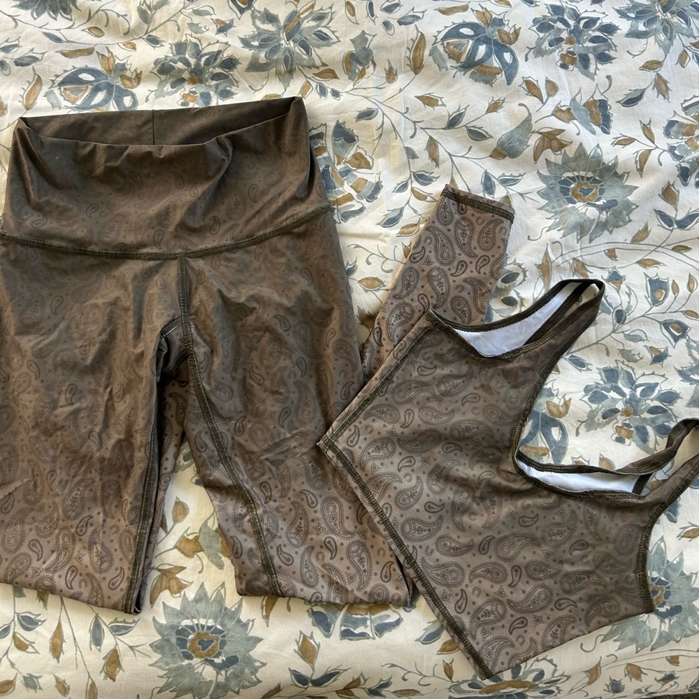 Teeki Brown Paisley Leggings